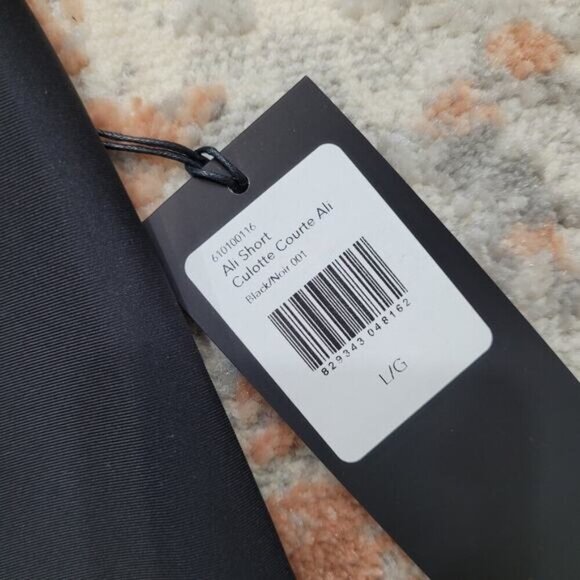 Karma Ali Short in Black - Size Large - Picture 2 of 9